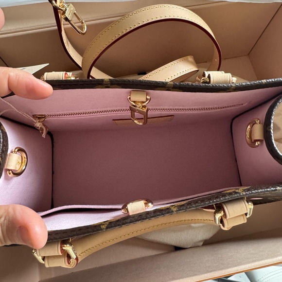 LV x MURAKAMI OnTheGo Cherry blossom pm - Picture 5 of 8